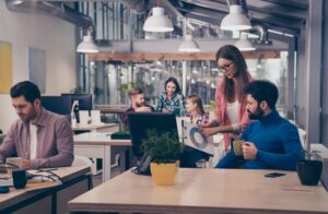 Coworking no rio de janeiro​: pessoas trabalhando em coworking.